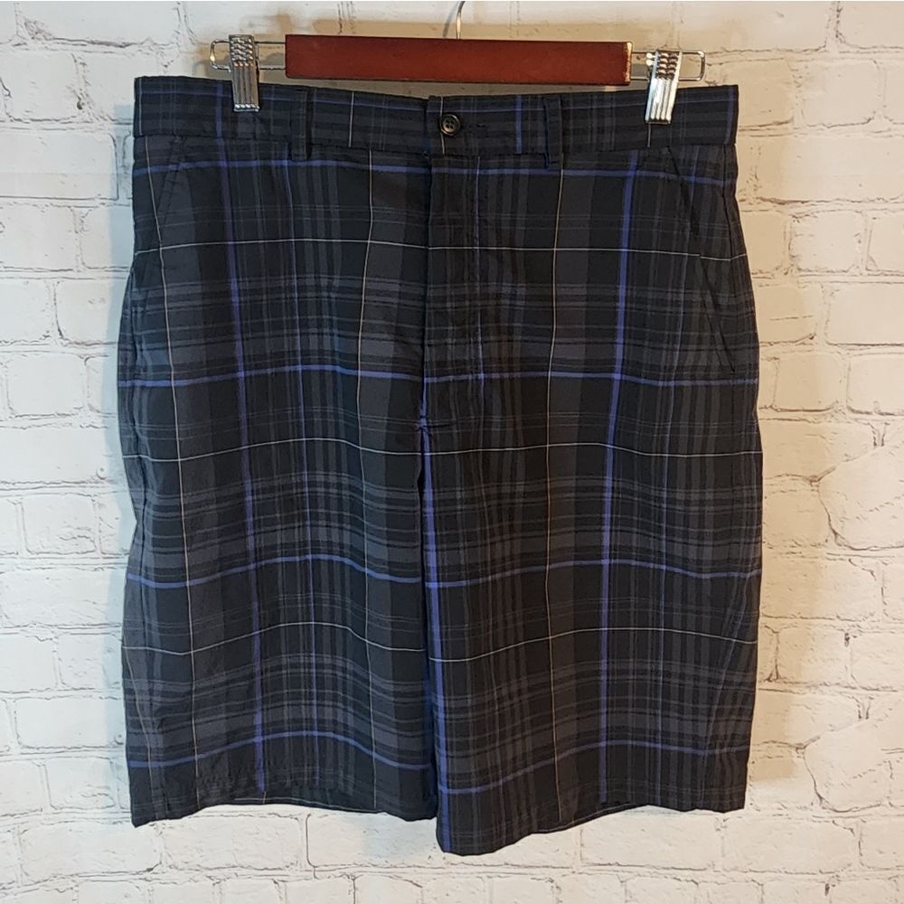 Men's Kirkland Signature golf shorts, size 32